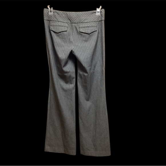 EXPRESS GRAY WITH WHITE PINSTRIPE PANTS SIZE 4 WITH 32” INSEAM GENTLY WORN - Picture 2 of 3